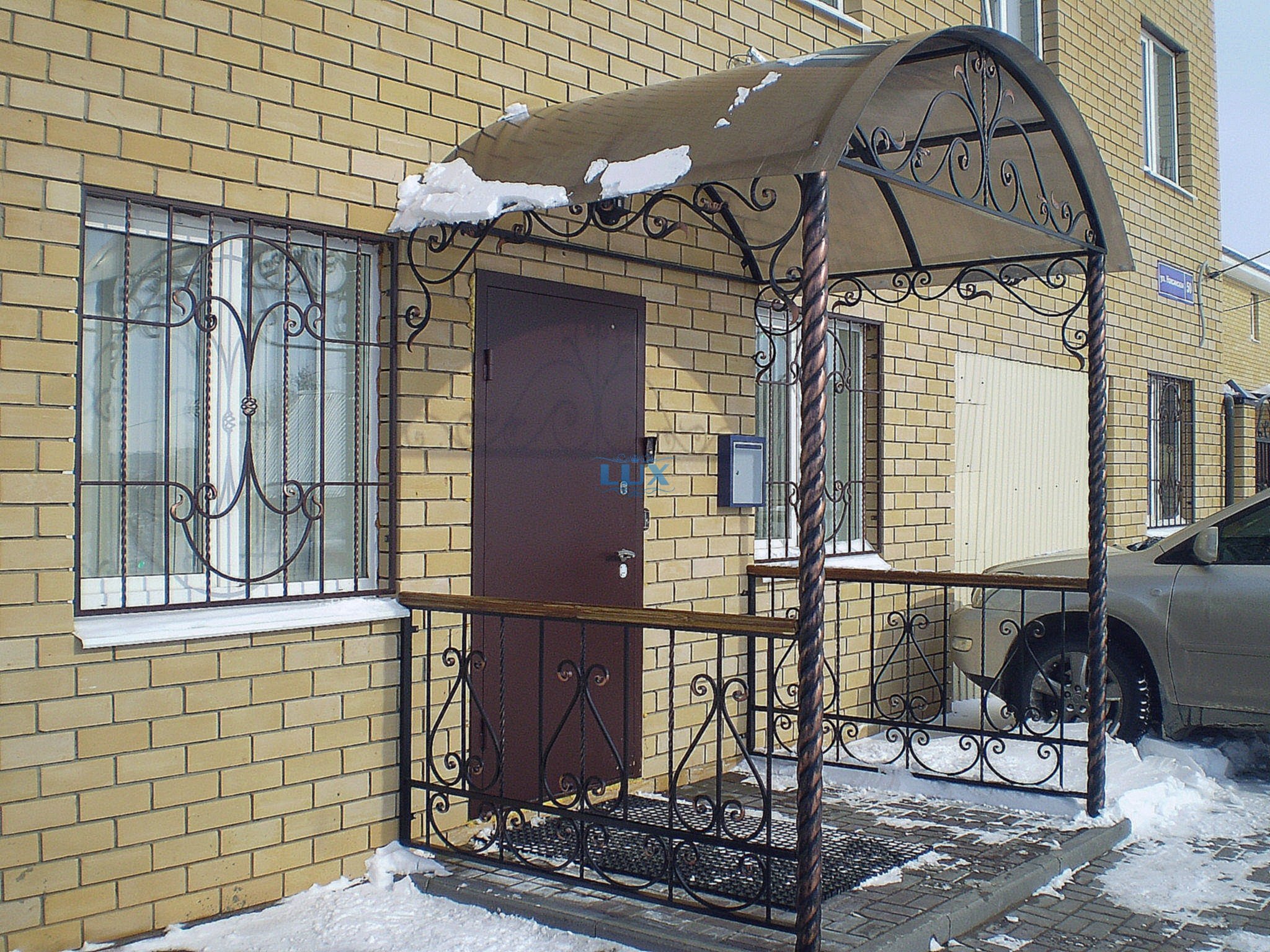 Козырек над крыльцом Ozon